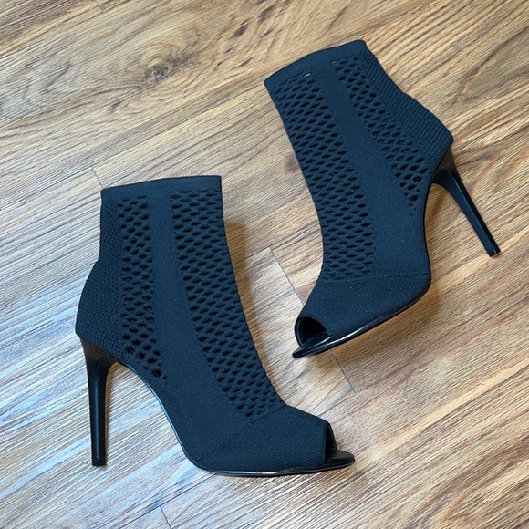 Charles by Charles David Black Knit Peep Toe Heels size 9.5 - Picture 2 of 7